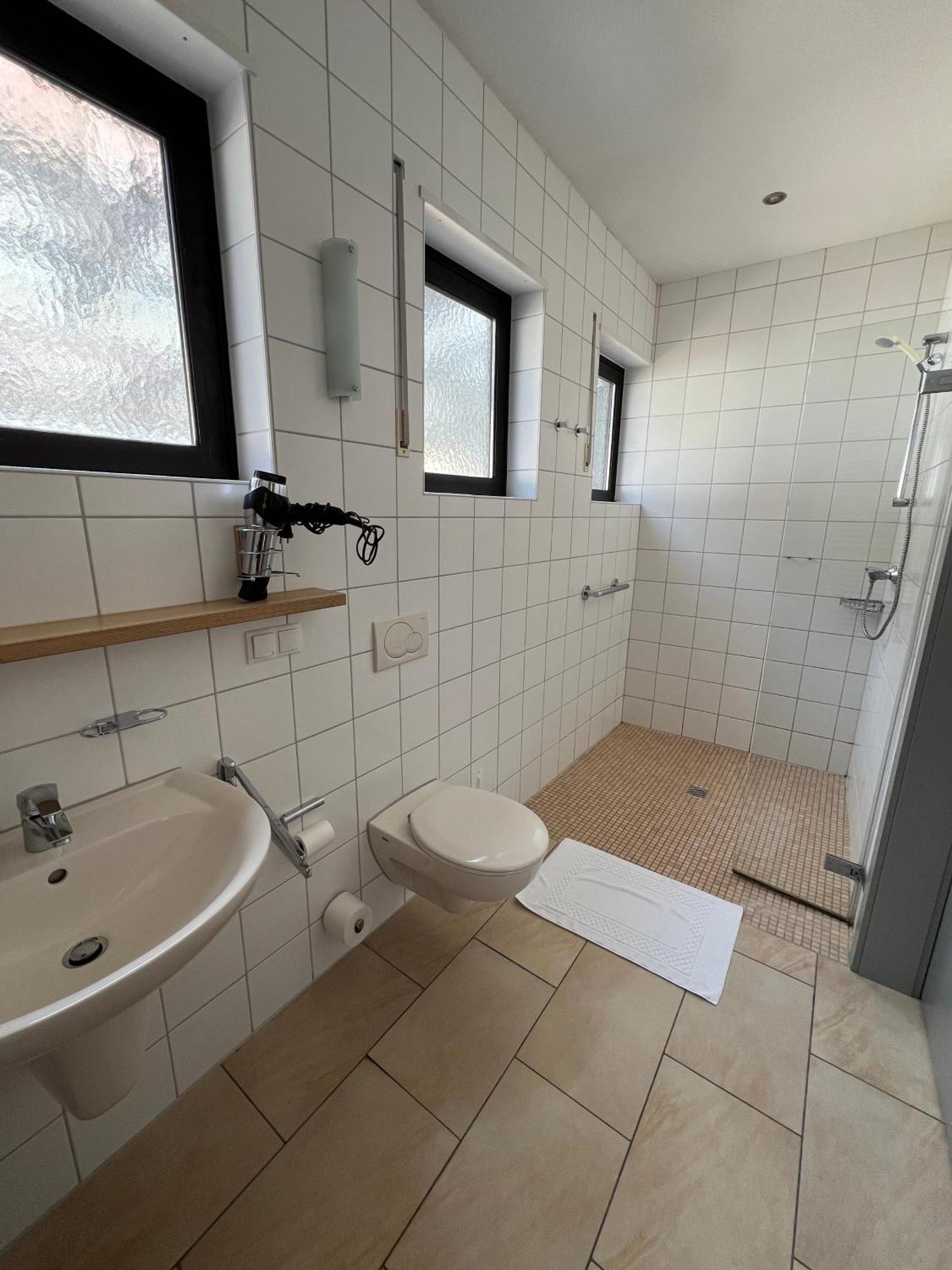 Hotel Pfaelzer Hof Enkenbach-Alsenborn Eksteriør billede