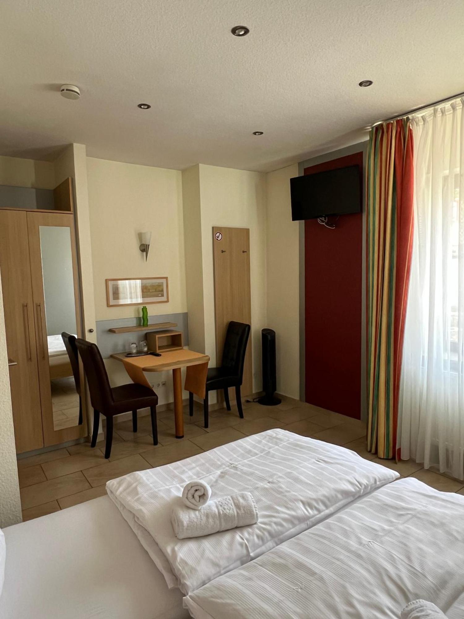 Hotel Pfaelzer Hof Enkenbach-Alsenborn Eksteriør billede